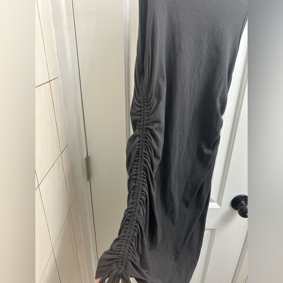 Black midi dress from Hollister Woman’s Size medium - Picture 4 of 4